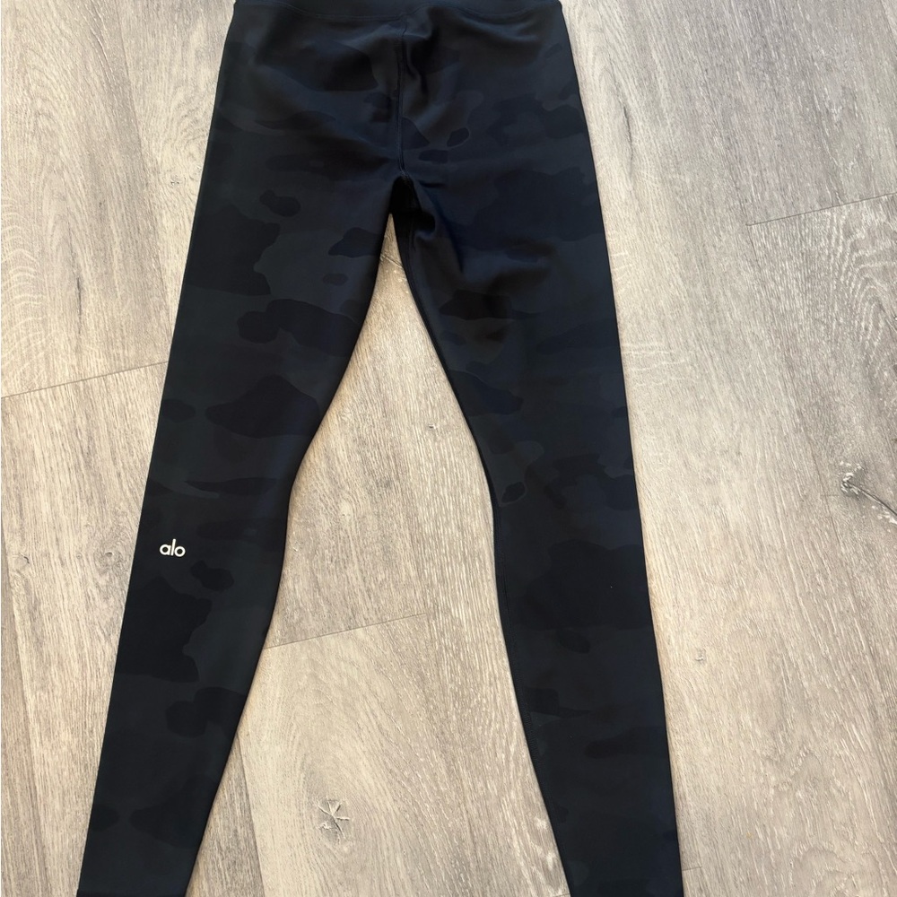 ALO High-Waste Camo Viper Legging in Black
